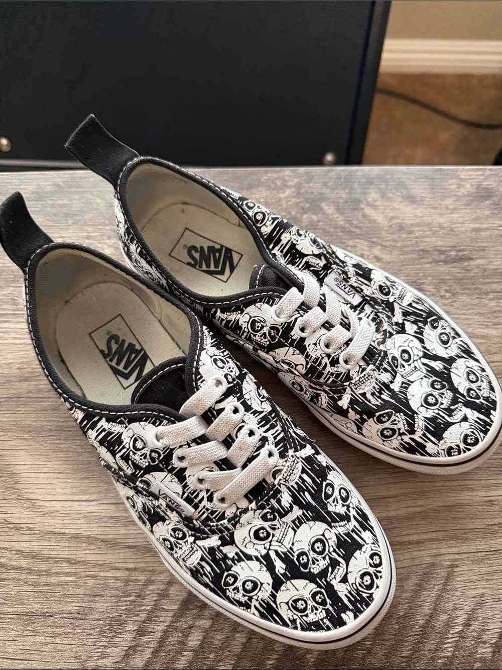 Vans Kids Black and White Skull Print Sneakers Boys Sz 3 - Picture 2 of 6